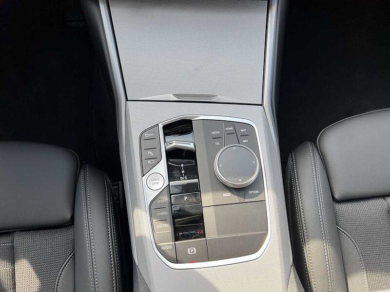 BMW 330 e xDrive Komfortzg. Klimaaut Lederlenkrad Lor