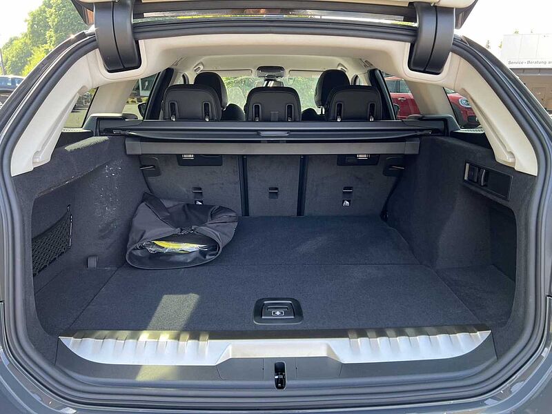 BMW 330 e xDrive Komfortzg. Klimaaut Lederlenkrad Lor