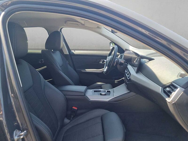 BMW 330 e xDrive Komfortzg. Klimaaut Lederlenkrad Lor