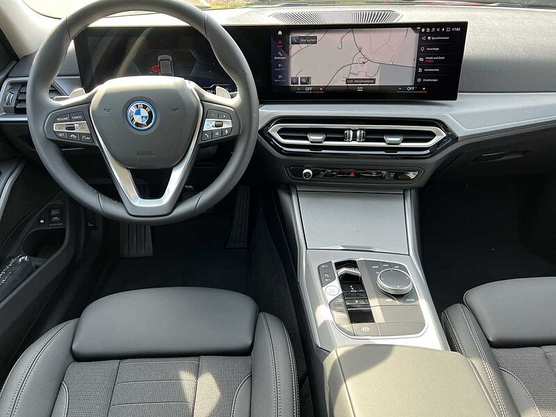 BMW 330 e xDrive Komfortzg. Klimaaut Lederlenkrad Lor