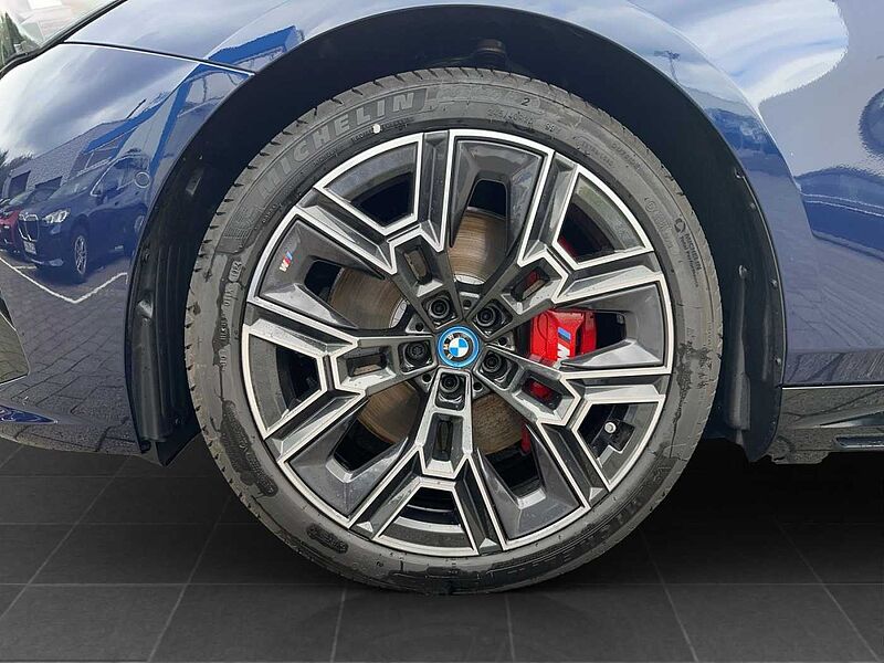 BMW i5 eDrive40 TOURING M SPORT PRO PANO B&W AHK