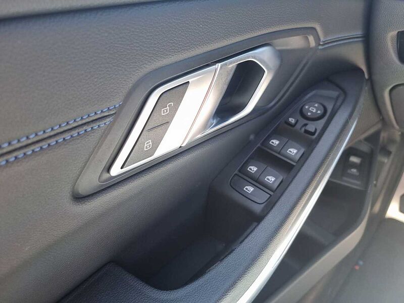 BMW 320 d xDrive LIMOUSINE M SPORT LED HIFI AHK TEMPO