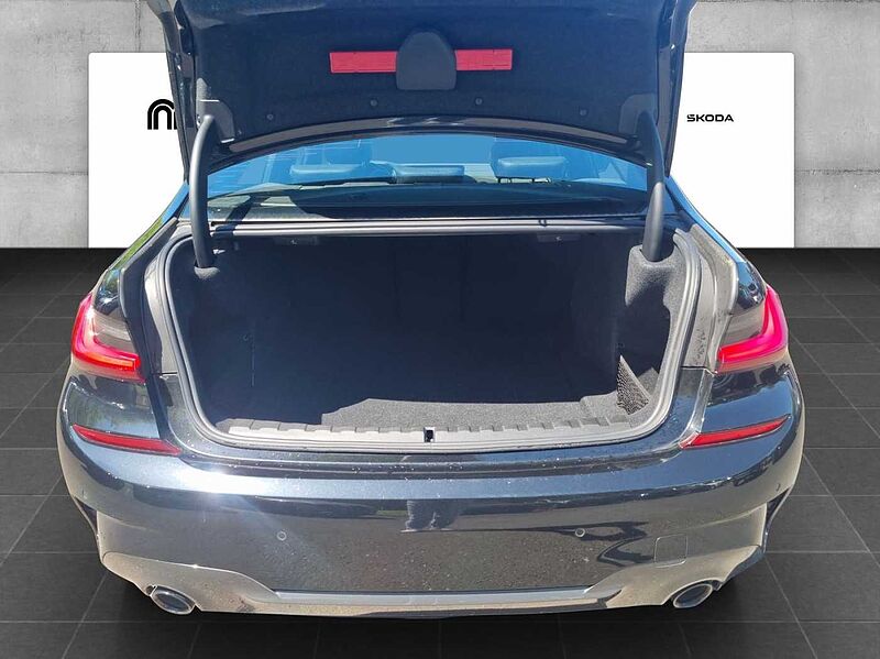 BMW 320 d xDrive LIMOUSINE M SPORT LED HIFI AHK TEMPO