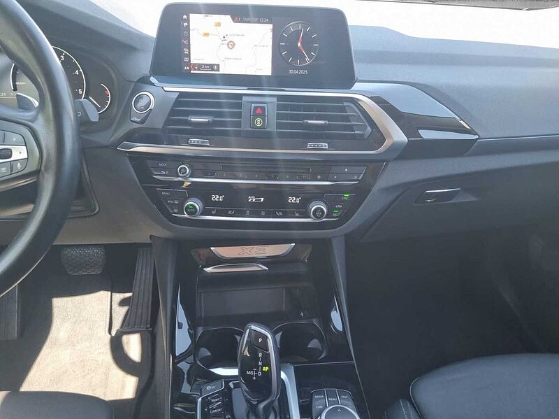 BMW X3 xDrive20d X LINE LED VIRT COCK+ AHK PDC