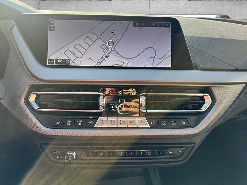 BMW 116 i ADVANATGE LED KLIMAAUTO VIRT COCK PROF DAB