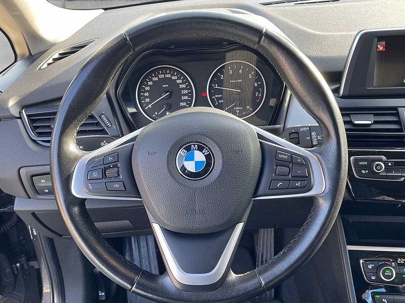 BMW 220 Active Tourer i ACTIVE TOURER XLINE PDC KLIMAAUTO SHZ TEMPO