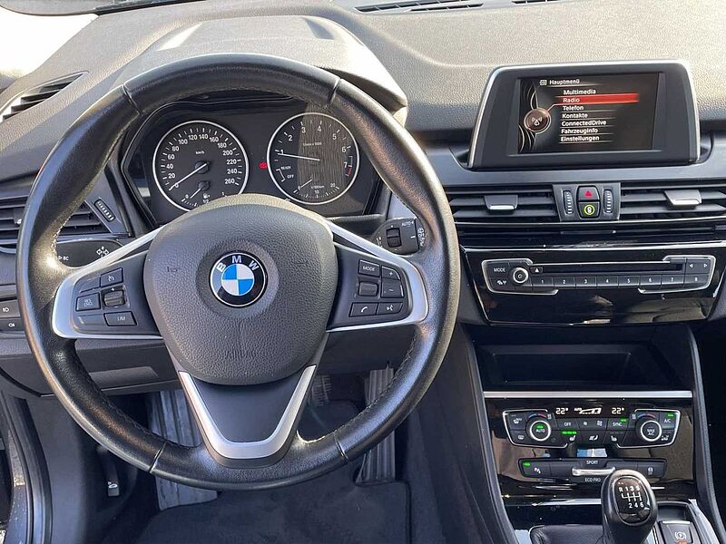 BMW 220 Active Tourer i ACTIVE TOURER XLINE PDC KLIMAAUTO SHZ TEMPO