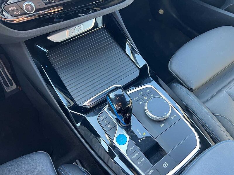 BMW iX3 LED KOMFORTZUG HUD SHZ 360° KAMERA HARMAN KA