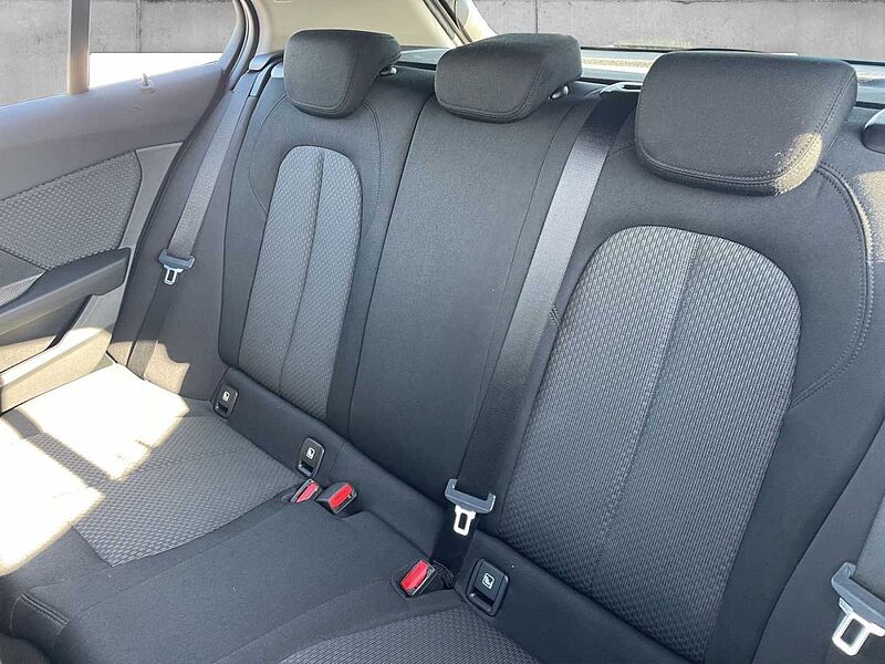 BMW 116 i ADVNATGE AHK TEMPOMAT RÜCKFAHR DAB SHZ