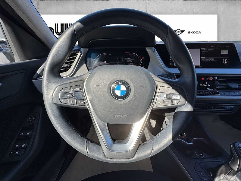 BMW 118 i ADVANATGE LED PDC TEMPOMAT VIRT COCK PROF D