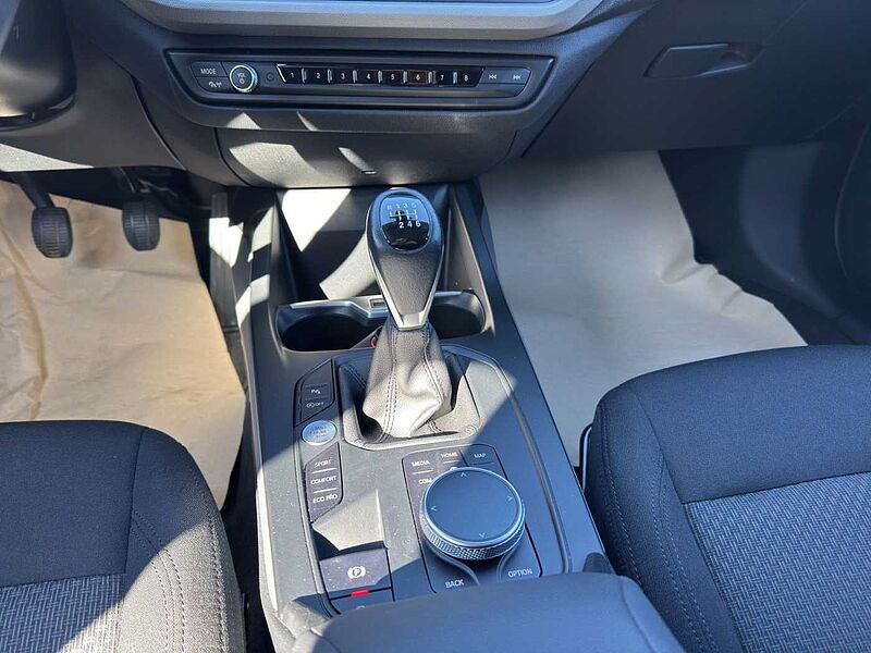 BMW 118 i ADVANATGE LED PDC TEMPOMAT VIRT COCK PROF D