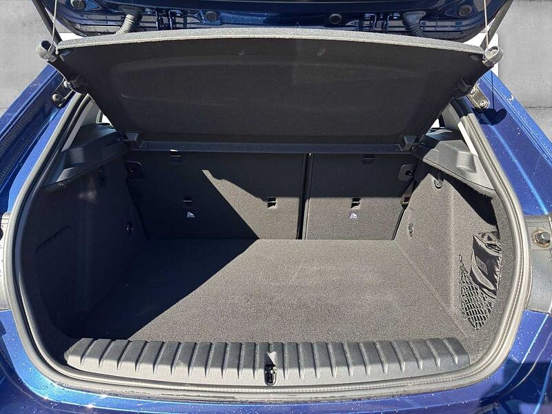 BMW 118 i ADVANATGE LED PDC TEMPOMAT VIRT COCK PROF D