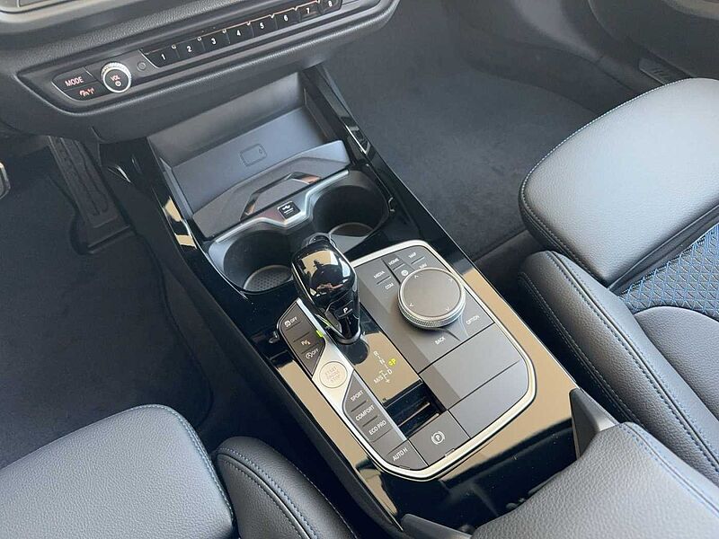 BMW 118 i M Sport LED HIFI HUD PDC SHZ AHK '18'