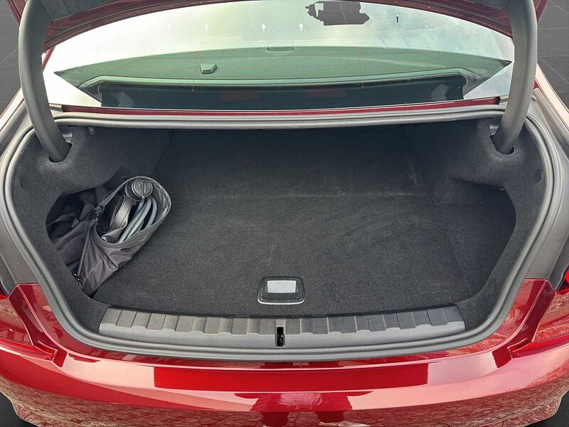 BMW 330 e xDrive M SPORT LED TEMPOMAT VIRT COCK PROF
