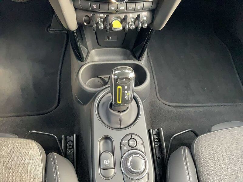 MINI COOPER SE CLASSIC TRIM NAVI TEMPOMAT PDC