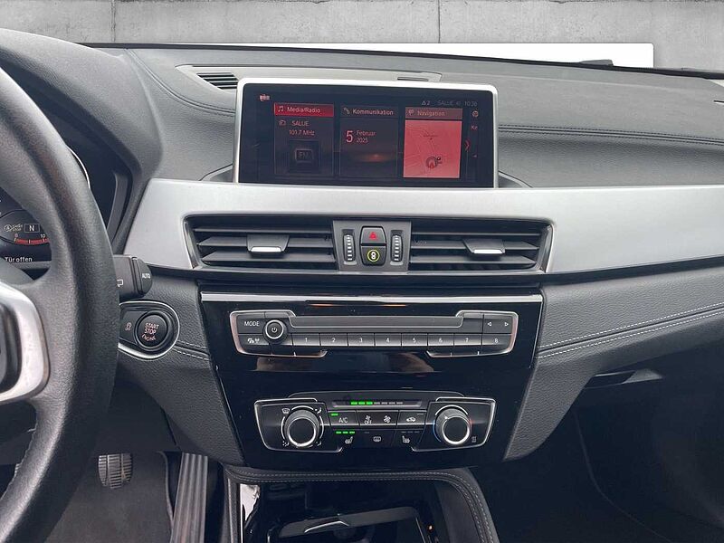 BMW X2 sDrive18i BUSINESS DAB NAVI SHZ