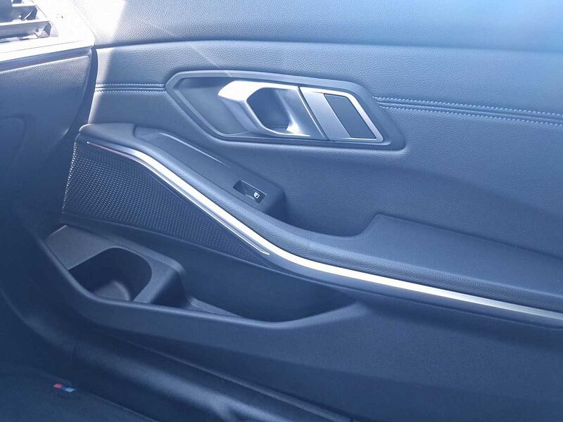 BMW 330 i xDrive TOURING M SPORT LASER PANO KOMFORTZU