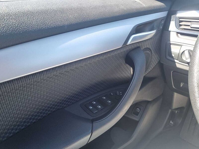 BMW X1 sDrive20i ADVANATGE LED AHK PDC NAVI TEMPOMAT