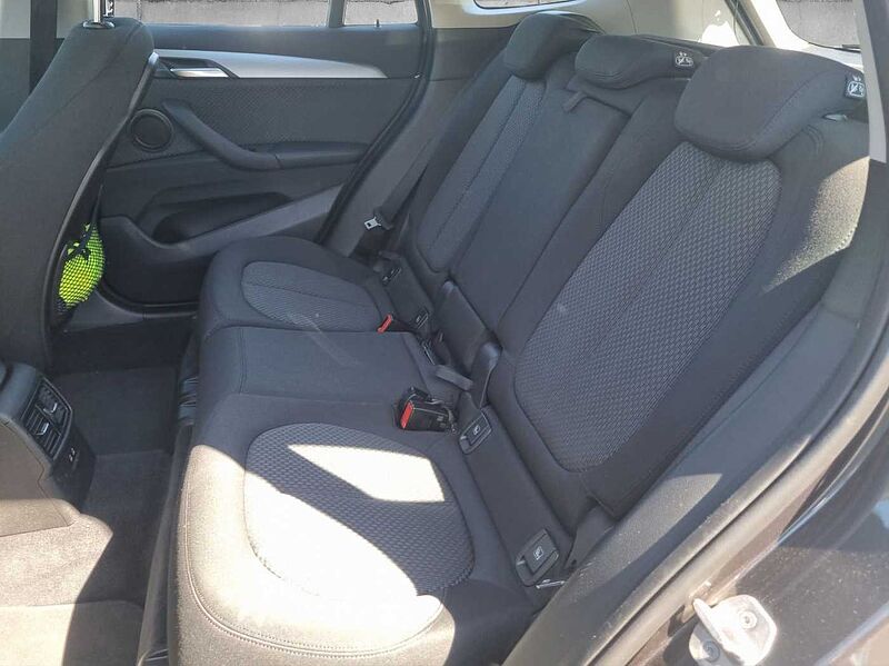 BMW X1 sDrive20i ADVANATGE LED AHK PDC NAVI TEMPOMAT