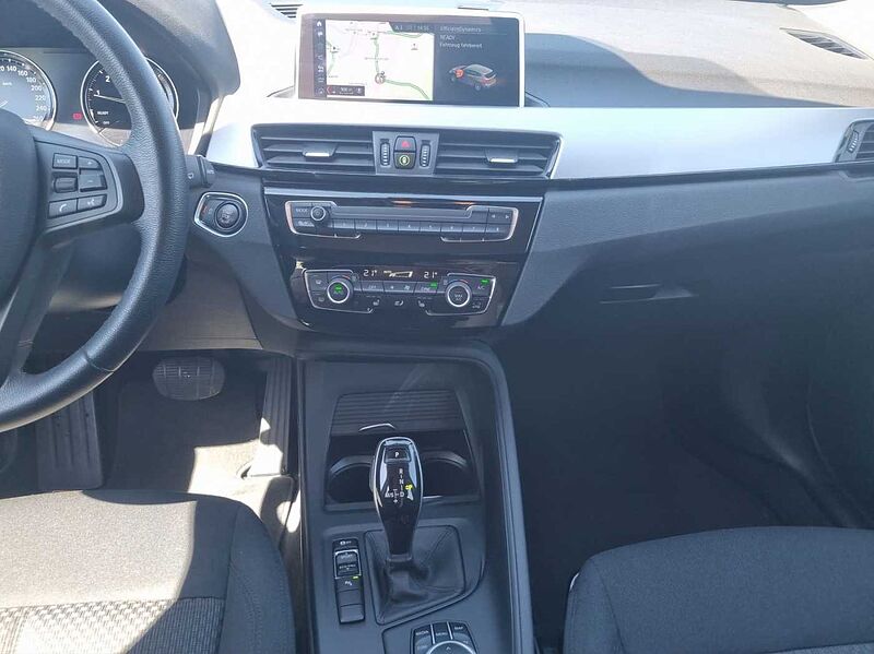 BMW X1 sDrive20i ADVANATGE LED AHK PDC NAVI TEMPOMAT