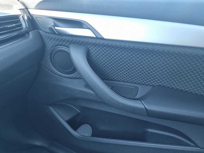 BMW X1 sDrive20i ADVANATGE LED AHK PDC NAVI TEMPOMAT