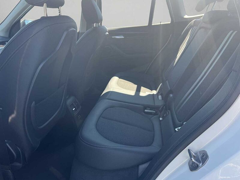 BMW X1 xDrive25e SPORT LINE LED AHK TEMPOMAT NAVI SH