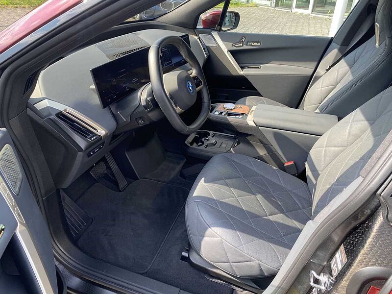 BMW iX M60 LASER PANO AHK SOFT CLOSE B&W KOMFORTZUG