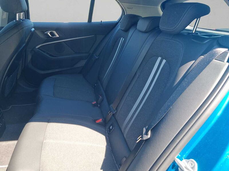 BMW 118 i SPORT LINE LED RÜCKFAHR KOMFORTZUG TEMPOMAT