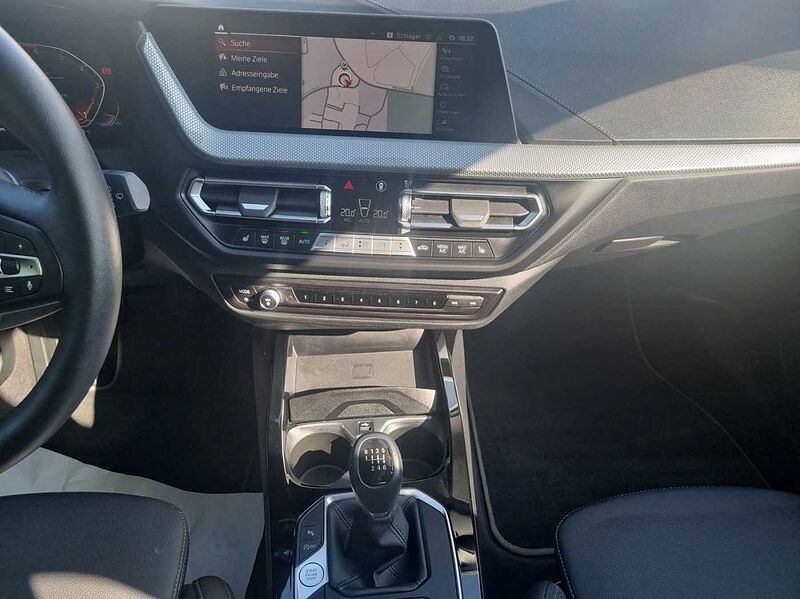 BMW 118 i SPORT LINE LED RÜCKFAHR KOMFORTZUG TEMPOMAT