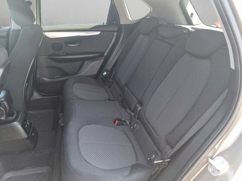 BMW 218 Active Tourer i ADVANTAGE LED PDC NAVI AUTOMATIK SHZ KLIMAA