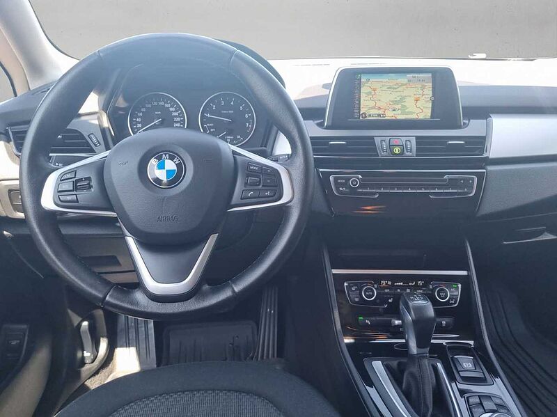 BMW 218 Active Tourer i ADVANTAGE LED PDC NAVI AUTOMATIK SHZ KLIMAA