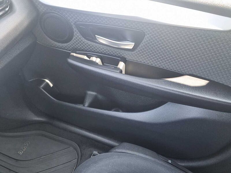 BMW 218 Active Tourer i ADVANTAGE LED PDC NAVI AUTOMATIK SHZ KLIMAA