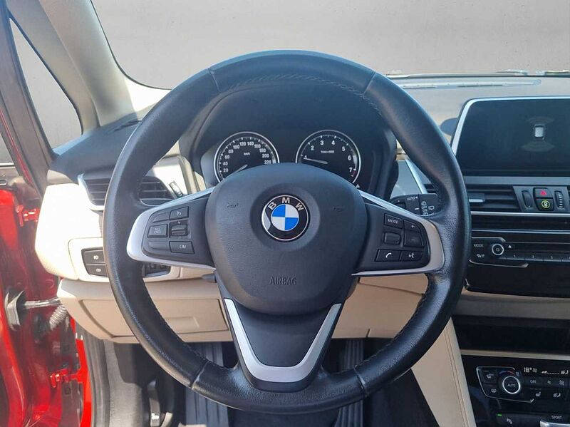 BMW 218 Active Tourer i LUXURY LINE LED PDC KLIMAAUTO SHZ NAVI