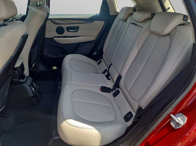 BMW 218 Active Tourer i LUXURY LINE LED PDC KLIMAAUTO SHZ NAVI