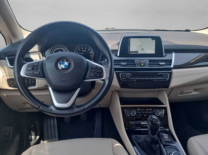 BMW 218 Active Tourer i LUXURY LINE LED PDC KLIMAAUTO SHZ NAVI