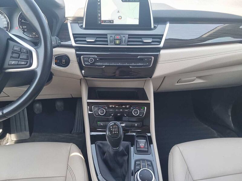 BMW 218 Active Tourer i LUXURY LINE LED PDC KLIMAAUTO SHZ NAVI
