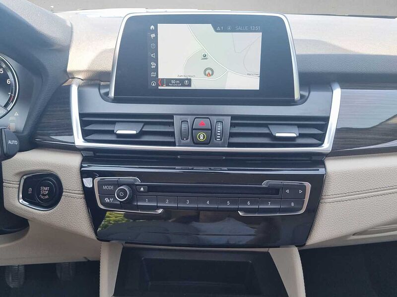BMW 218 Active Tourer i LUXURY LINE LED PDC KLIMAAUTO SHZ NAVI