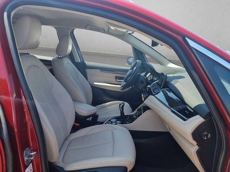 BMW 218 Active Tourer i LUXURY LINE LED PDC KLIMAAUTO SHZ NAVI