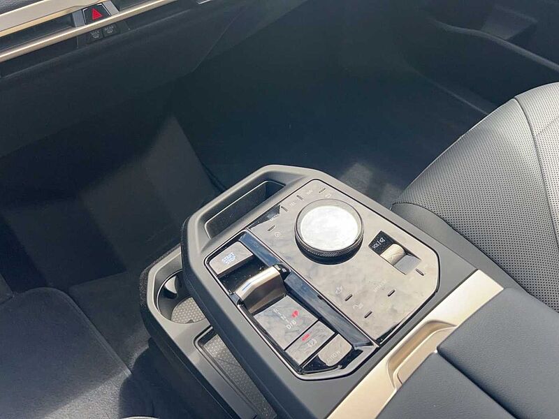 BMW iX xDrive40 KOMFORTZUG HARMAN KARDON 360° KAMERA