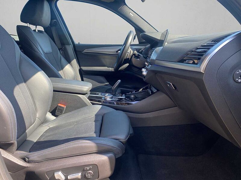 BMW X3 xDrive30e M SPORT LED HUD AHK HARMAN KARDON K