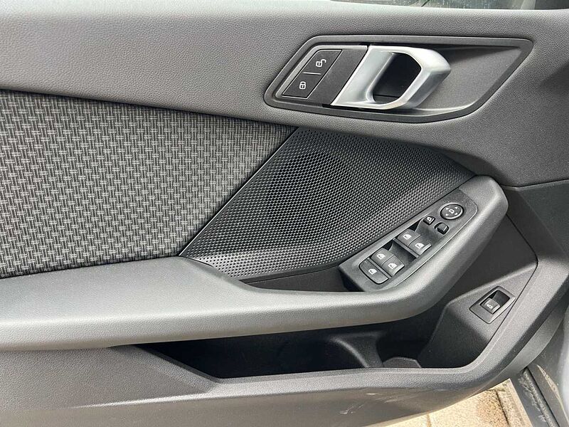 BMW 116 i ADVANTAGE LED TEMPOMAT KOMFORTZUG SHZ