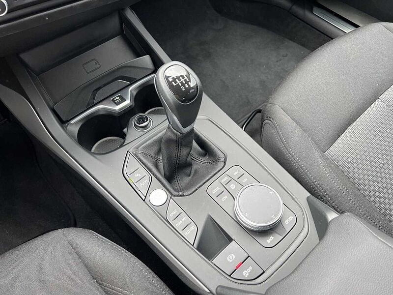 BMW 116 i ADVANTAGE LED TEMPOMAT KOMFORTZUG SHZ