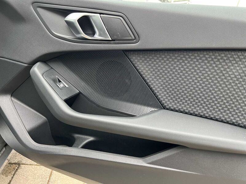 BMW 116 i ADVANTAGE LED TEMPOMAT KOMFORTZUG SHZ