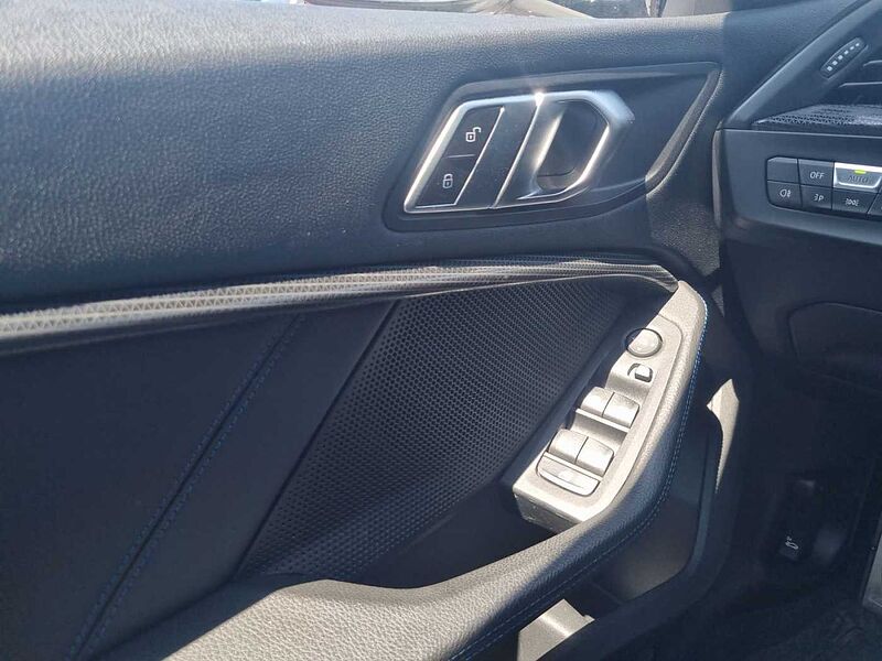 BMW M135 i xDrive LED HIFI TEMPOMAT PDC SHZ DAB