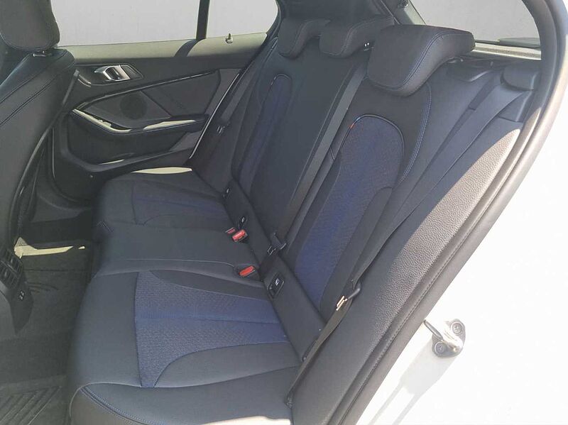 BMW M135 i xDrive LED HIFI TEMPOMAT PDC SHZ DAB