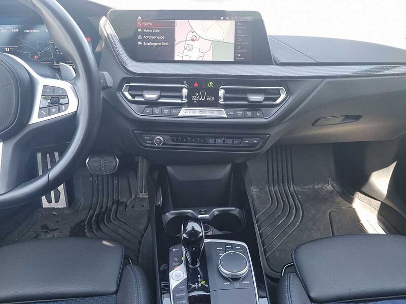 BMW M135 i xDrive LED HIFI TEMPOMAT PDC SHZ DAB