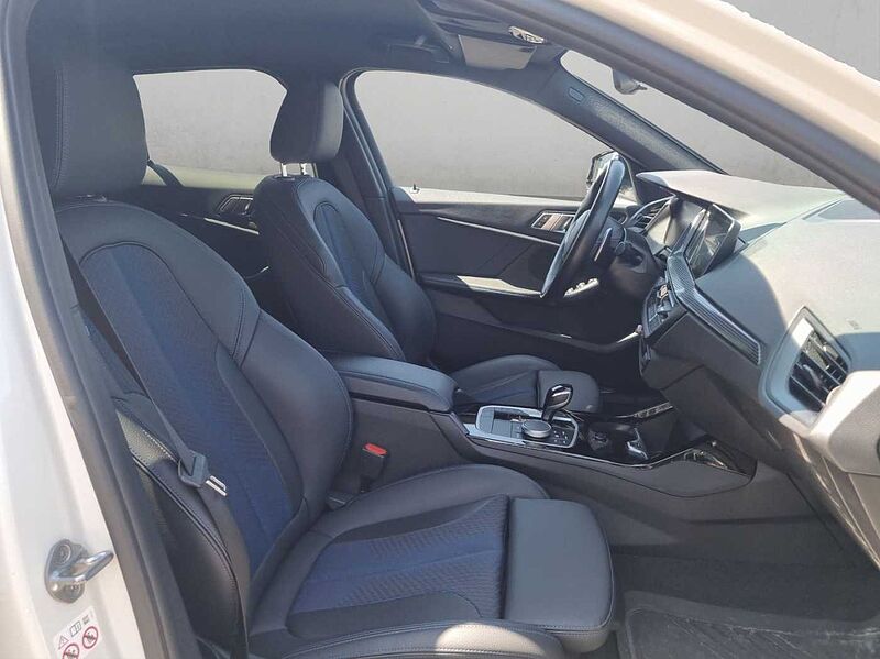 BMW M135 i xDrive LED HIFI TEMPOMAT PDC SHZ DAB