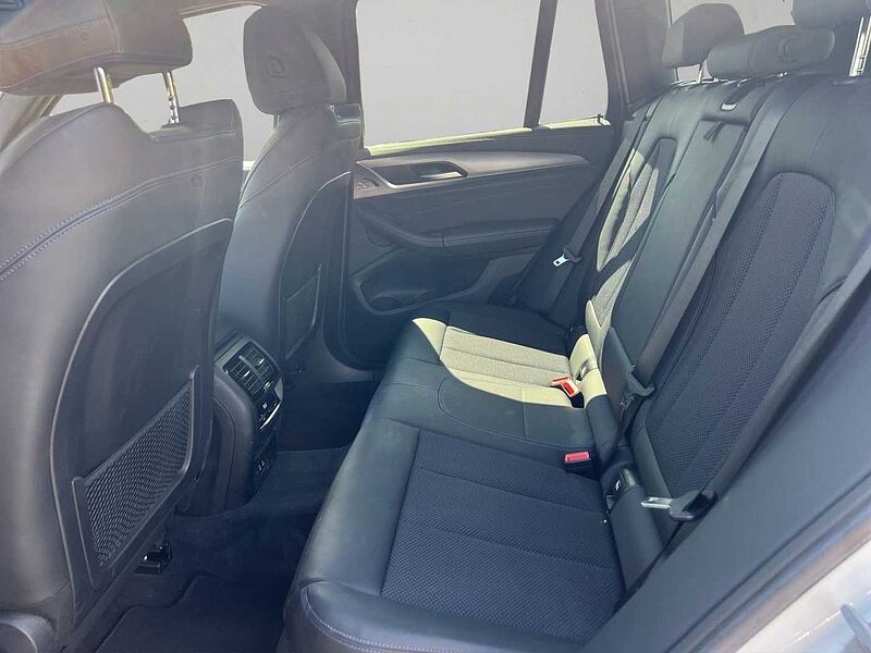 BMW X3 M40 d LED AHK PANO HIFI RÜCKFAHR SHZ