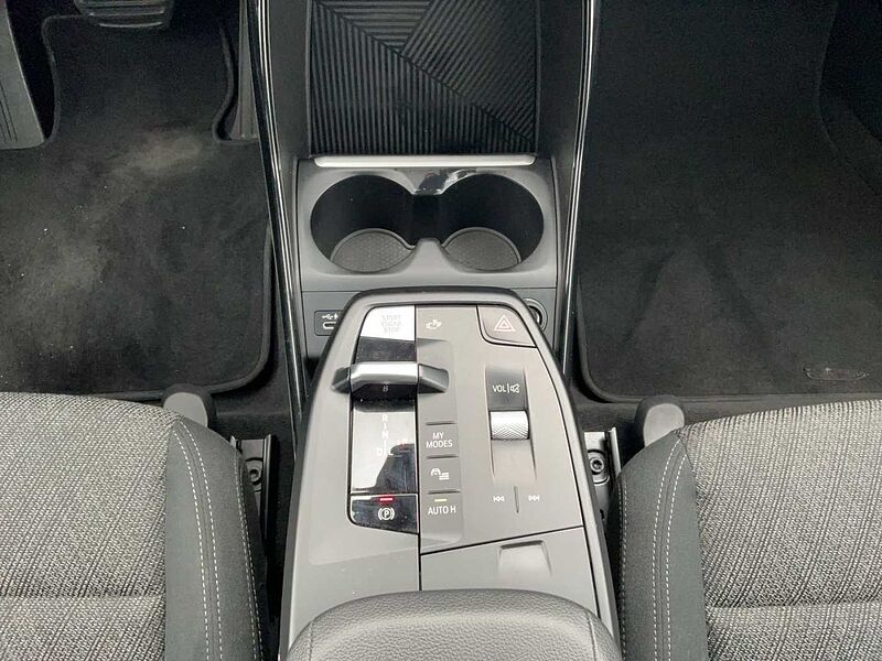 BMW 218 Active Tourer d ACTIVE TOURER AHK RÜCKFAHR SHZ DAB