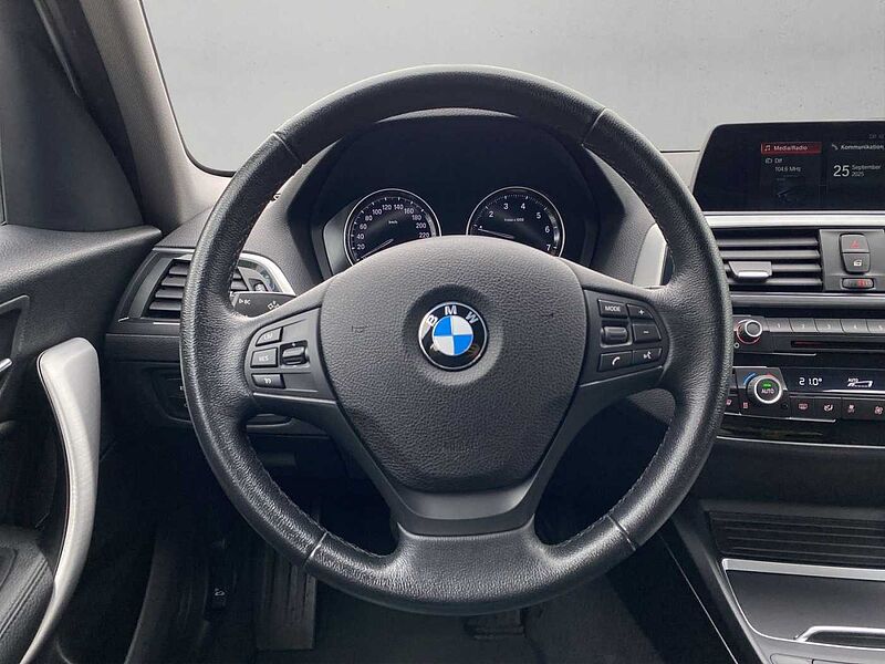BMW 120 i ADVANTAGE LED PDC TEMPOMAT SHZ